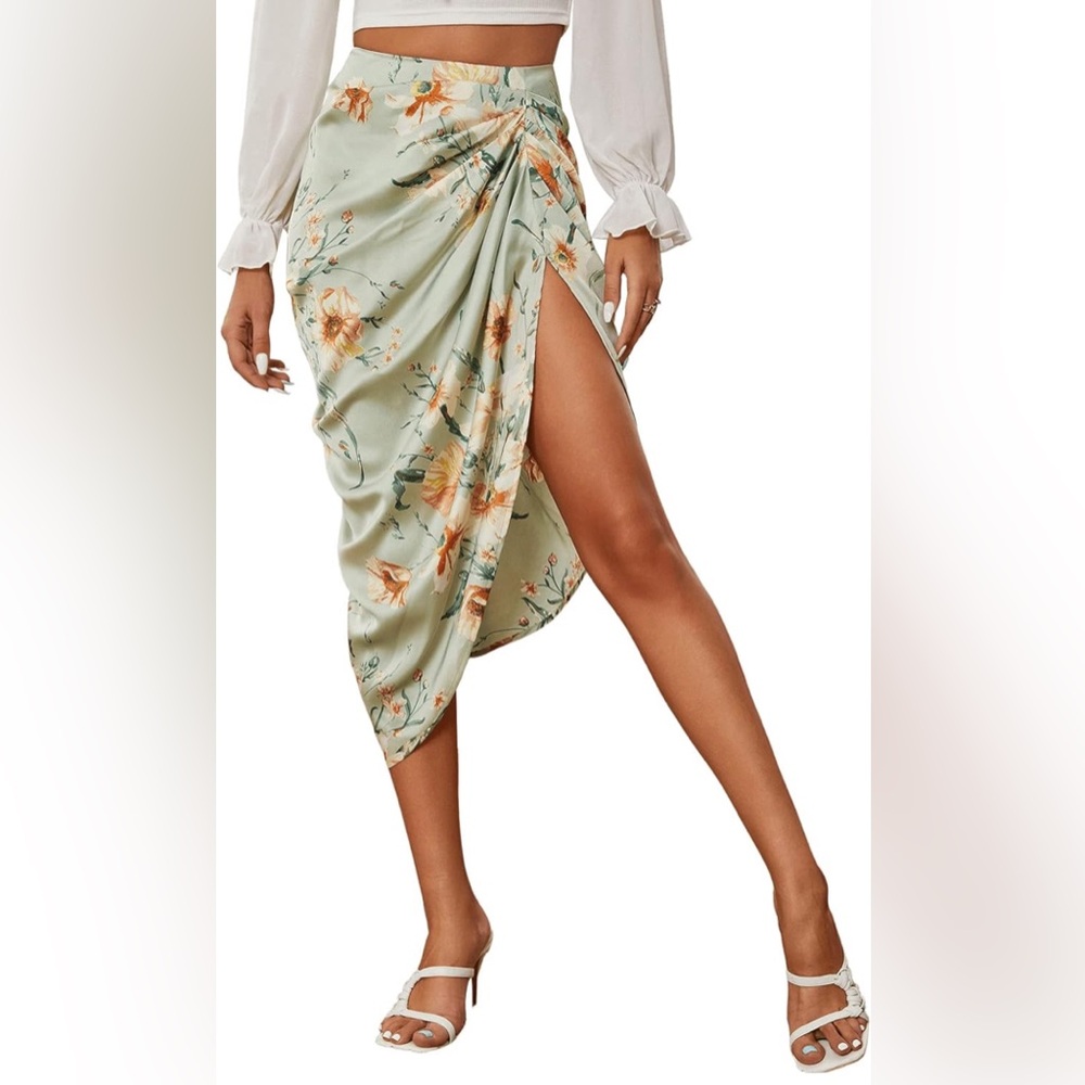 🆕 Floral Ruched Asymmetrical Skirt| NWT | XL(12/14) 💐| style pictured on me.